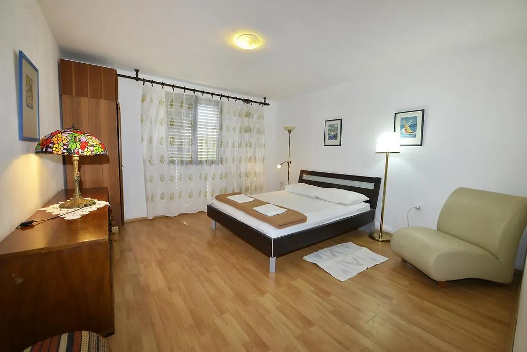 Villa Funtana 0*,